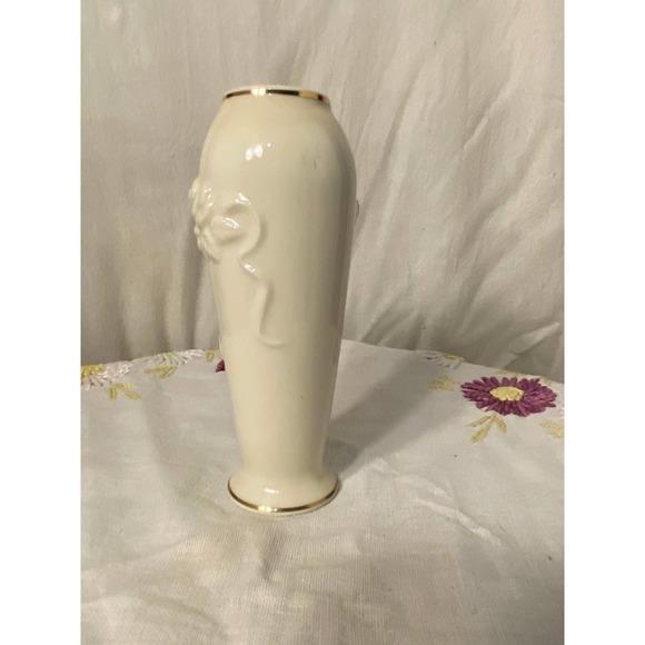 Lenox Bone China, Embossed Rose, Bud Vase 5 ¾" Porcelain with metallic gold trim - Picture 3 of 13